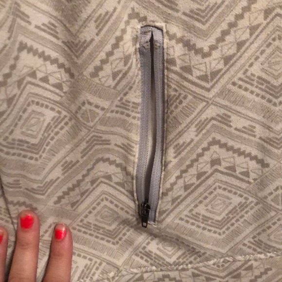 White Aztec pull over sweater - Picture 2 of 7